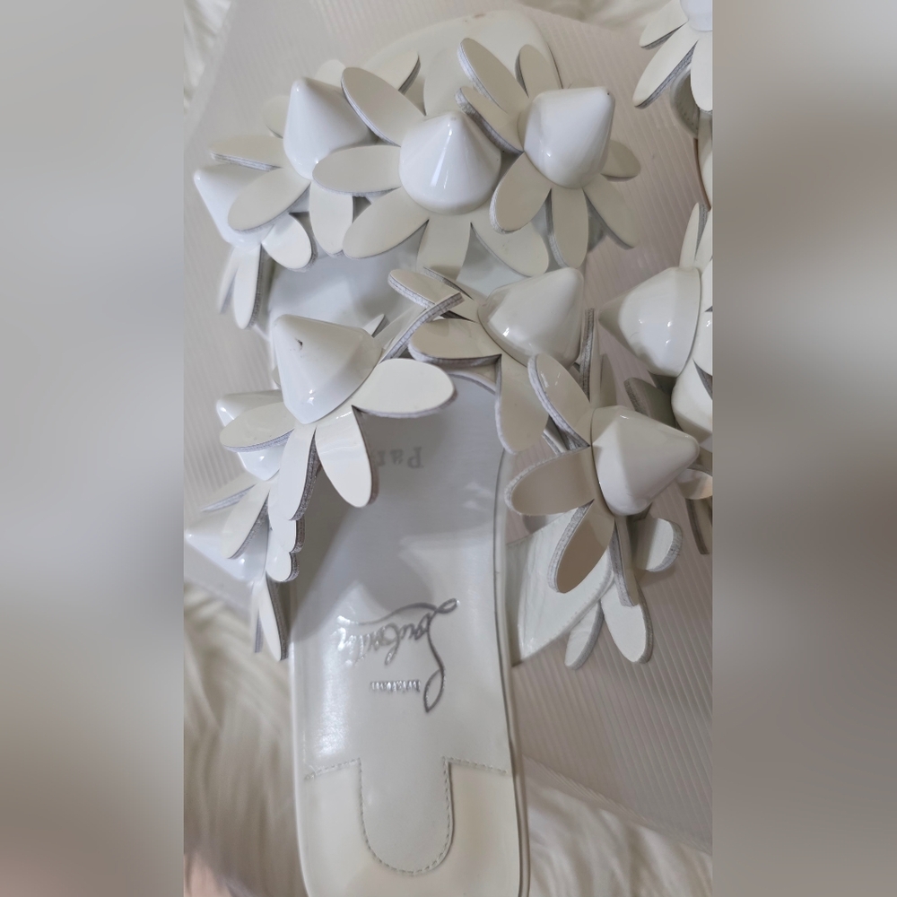 ❌SOLD❌ 🤍Christian Louboutin Daisyna🤍 - Picture 4 of 13